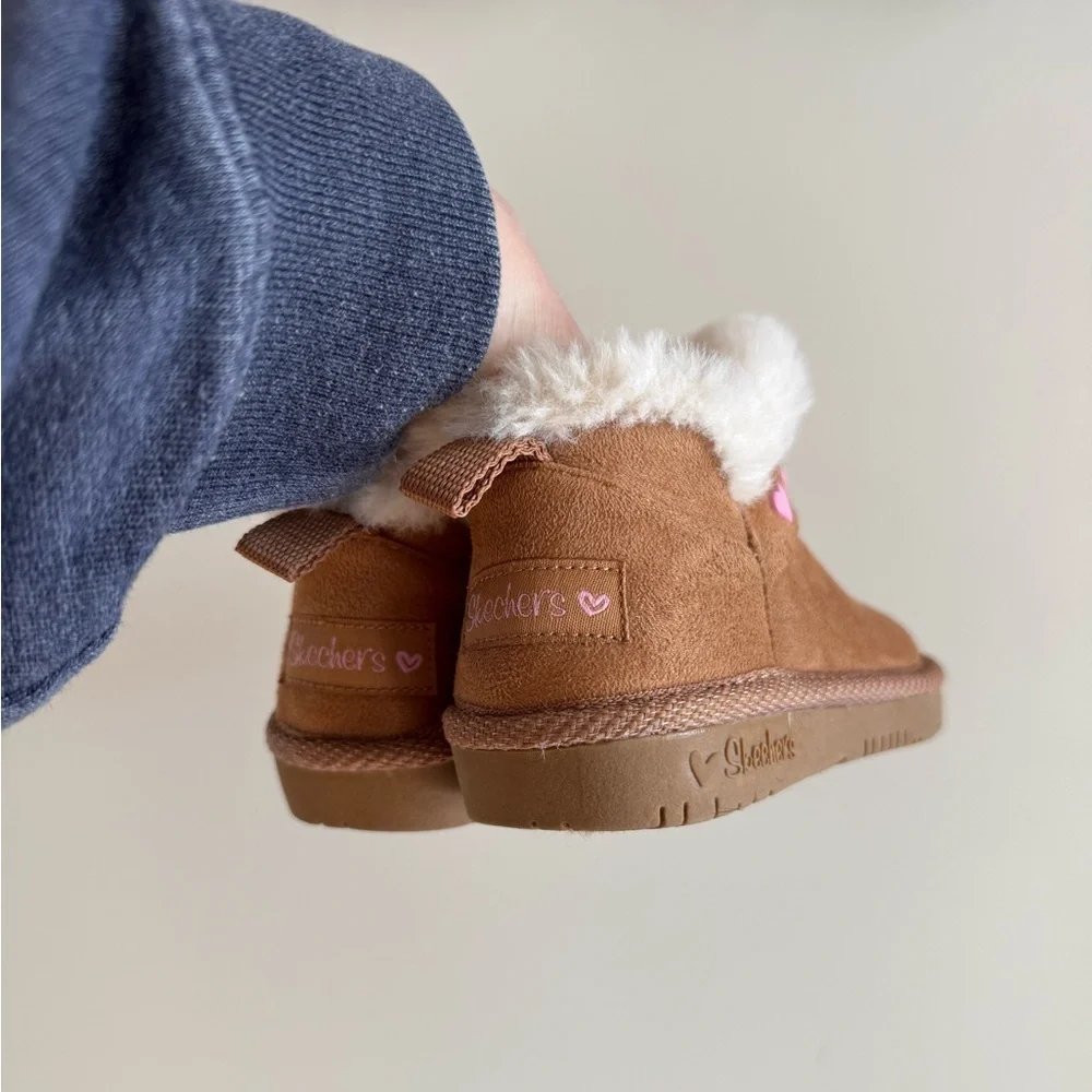 Sketchers Glam Slam Mount Cozy Sherpa Boots - Brown/Pink Hearts - Toddler Size 7